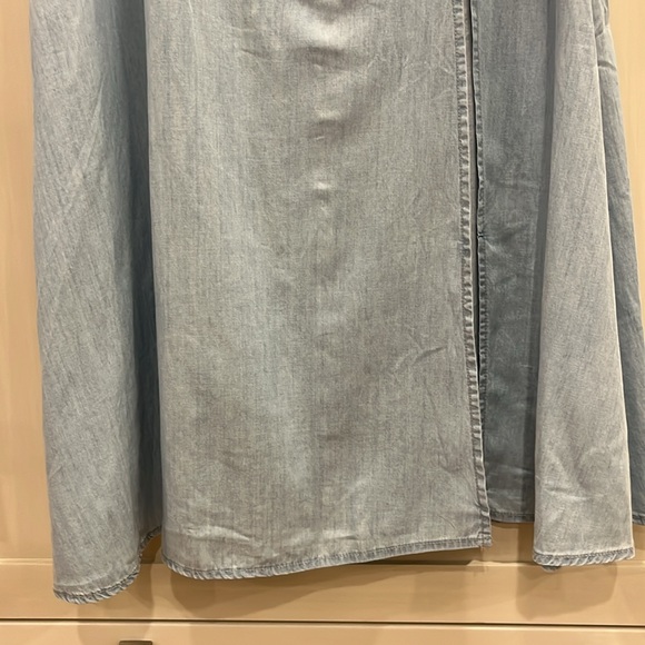 Midi length chambray lyocell skirt with long front split - made in Brazil - Picture 3 of 11